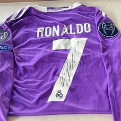 Real Madrid Signed Champions League Final 2017 Cardiff Purple COA
