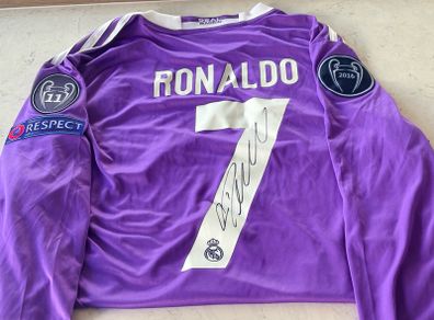 Real Madrid Signed Champions League Final 2017 Cardiff Purple COA