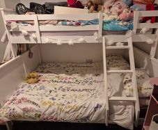 double and single bunkbed with both mattresses. No toys included