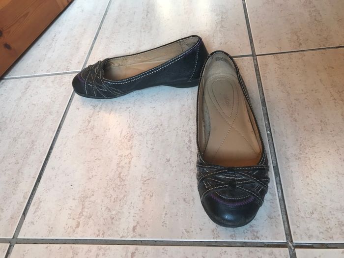 (Lot of 25) Ladies' Shoes Size 3/36