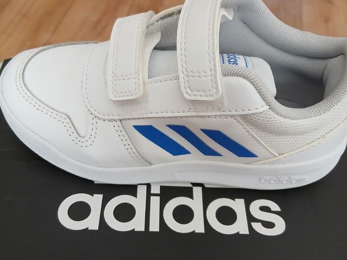 Adidas   leather  trainers like New Junior Trainers like New 8 euro