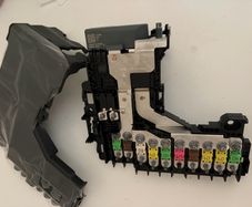Fuse Box New Original Citroen Peugeot C4 DS4 DS5 9665878080 6500JE