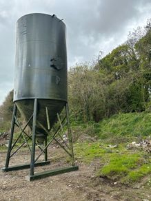 Cement silo