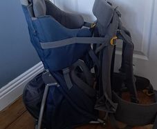 Hiking baby carrier