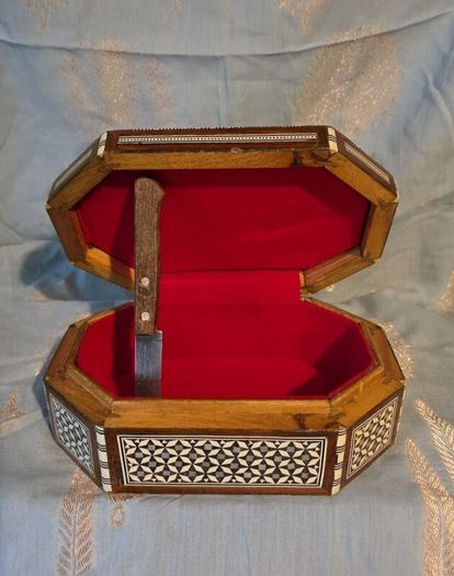 Octagonal inlaid wooden box with mother-of-pearl