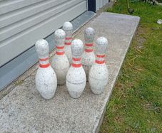 6 bowling pins