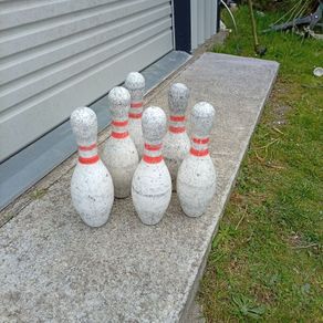 6 bowling pins