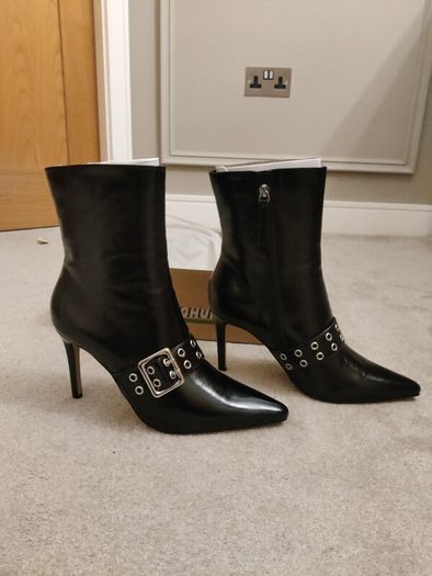 black point boot