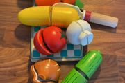 16 piece wooden vegetable toy