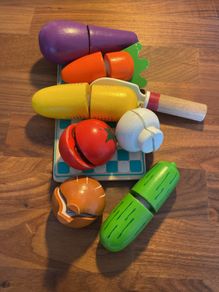 16 piece wooden vegetable toy