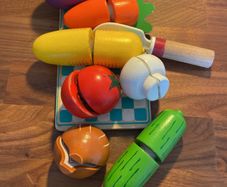16 piece wooden vegetable toy
