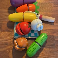 16 piece wooden vegetable toy