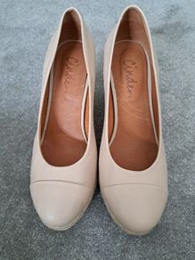 Cinders Size 38 nude wedge espadrilles