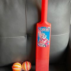 Kids Cricket Bat Set + 2 Brand New Balls