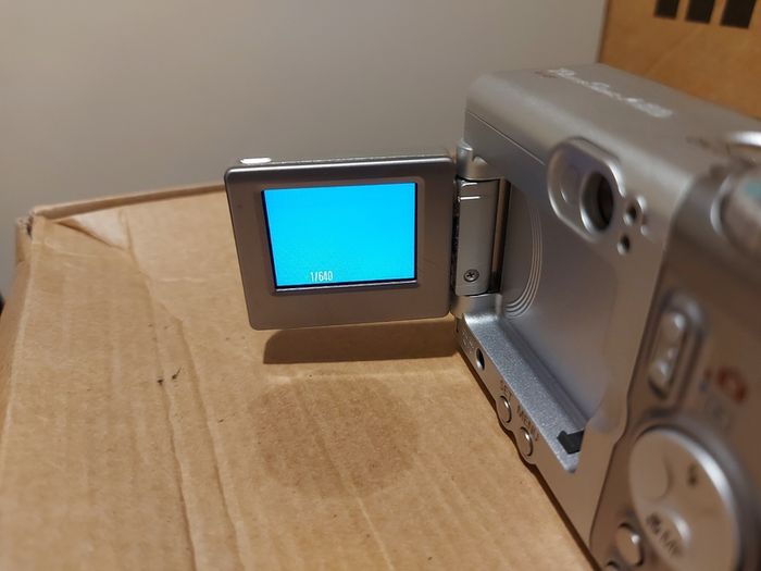 Canon PowerShot A80 Digital Camera, with carry case, working fine and in excellent condition