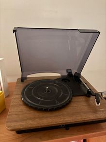 Vinyl Record Player / Turntable