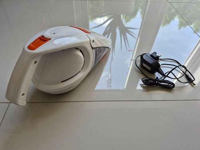 Car handheld vacuum cleaner