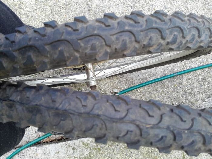 2 bycicle wheels