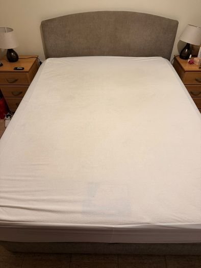 King size bed with storage and matress