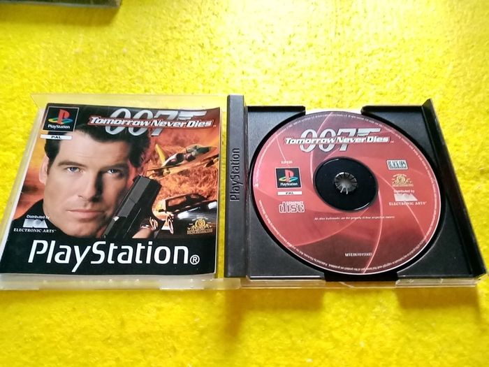 007 Tomorrow never dies PlayStation 1 Ps1 PlayStation 2 ps2 games Original Pal version