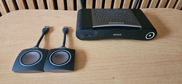 Barco ClickShare CSE-200 Wireless Presentation System + 2 Buttons
