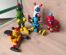 Silly wooden Robots