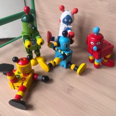 Silly wooden Robots