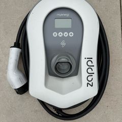 Zappi EV charger 7kw to 22kw Tethered White (For Parts Or Repair)