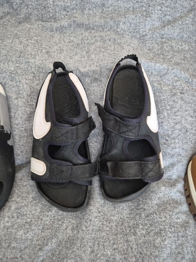 nike sandals and pool shoes