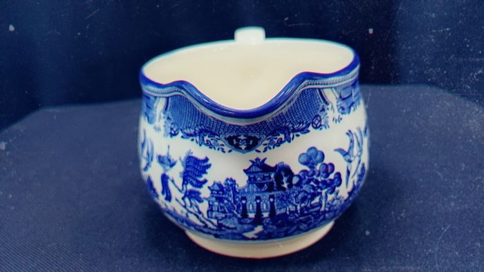 Arklow Pottery Blue Willow pattern cream jug