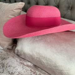 Beautiful pink wide brimmed hat bought in London.  Worn once for wedding.   Happy to meet / deliver locally