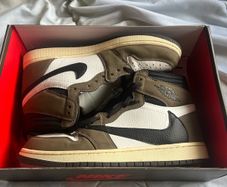 Travis Scott Jordan's size uk 8.5