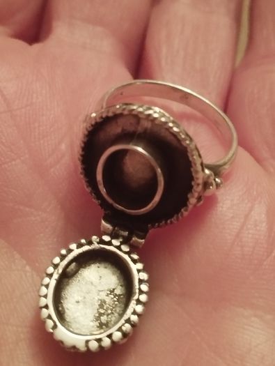 Vintage pillbox ring, 925 sterling silver.