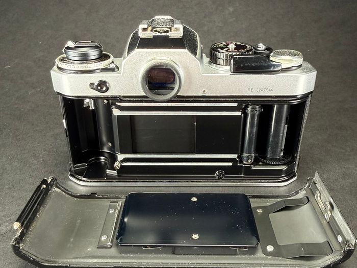 Nikon FE camera kit