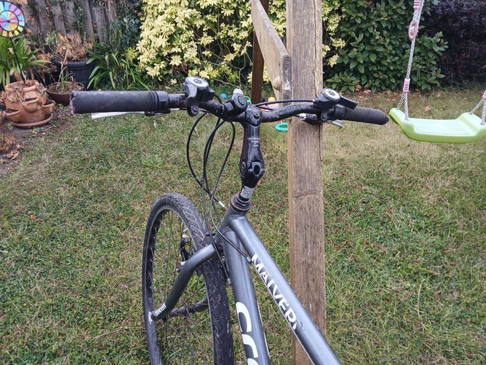 Teen or adult CROSS Malvern BIKE 28in wheel size