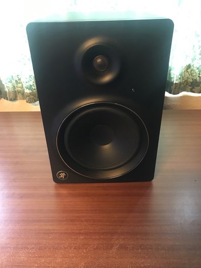 Mackie MR8 MK2 Studio Monitors