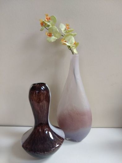 Stylish Paddle-Shaped Hand-Blown Art Glass Vase in Excellent Condition
