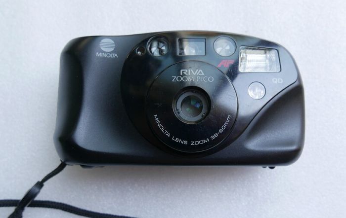 Minolta RIVA ZOOM PICO AF 35mm Film Camera with Minolta 38-60mm Lens Tested