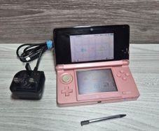 Nintendo 3DS Pink Console With Charger - Working With Screen Issue