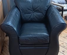 Leather armchair (black)