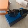 LV mascot sunglasses Image 2