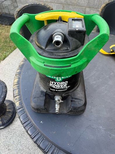 Hydropower window cleaner
