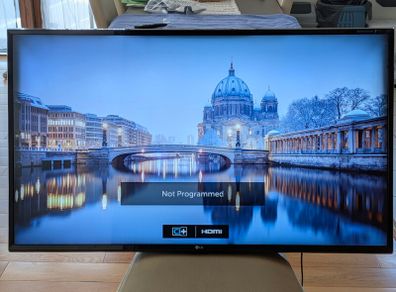 LG 43 inches 4K Ultra HD Smart TV Model: 43UK6300PLB Great Condition
