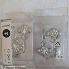 Curtain tie back and hooks