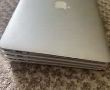 Apple MacBook Air (13-inch) A1466