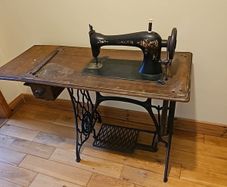 antiquue Singer foot sewing machine
