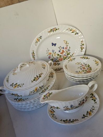 Aynsley Cottage Garden Dinner Set for 8 person