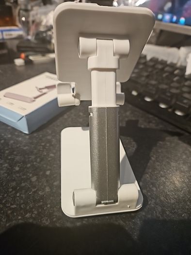Folding desktop phone satnd