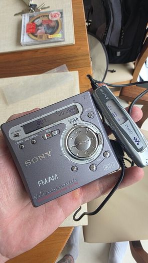 Sony MZ-G750 Recording MD Walkman - Tested and Working w/ Radio Remote & 4 Discs