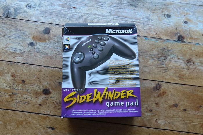 Retro vintage PC Microsoft Microsoft SideWinder game pad controller